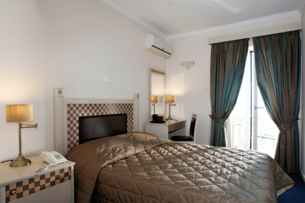 Pontikonisi Hotel & Suites Perama  Exteriör bild